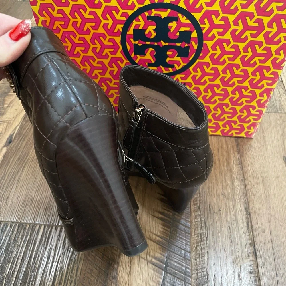 Tory Burch Quilted Leather Leila Wedge bootie boots Wm 7